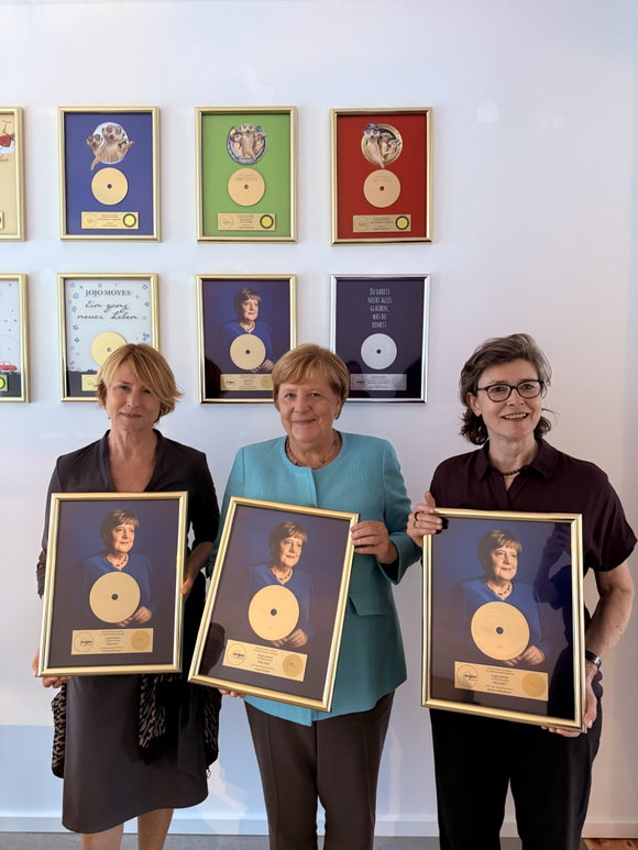 Angela Merkel empfängt Goldene Schallplatte für »Freiheit«
