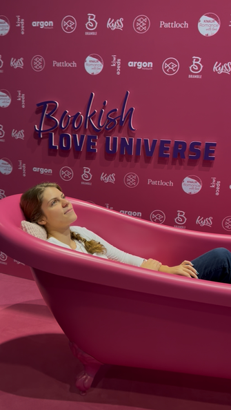 Badewanne am Booklish Love Universe-Stand