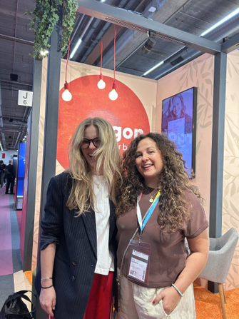 Cornelia Waibel und Nora Jokhosha