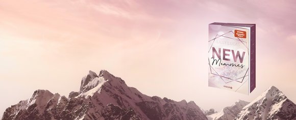 Das Buch „New Memories“ von Lilly Lucas mit verziertem Farbschnitt vor einer verschneiten Bergkulisse und einem zartrosa Himmel.   