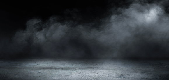 Bannerbild mit schwarzem Hintergrund und Nebel
