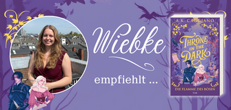 Ein violetter Banner mit Pflanzen- und Raben-Illustrationen sowie der Aufschrift »Wiebke empfiehlt...«. Links zeigt ein kreisförmiges Foto unsere Kollegin Wiebke lächelnd auf unserer Dachterrasse vor der Frankfurter Skyline, ergänzt durch die zwei illustrierten Hauptprotagonist*innen am unteren Rand des Kreises. Rechts ist das Buchcover von A.K. Caggianos Roman »Throne in the Dark. Die Flamme des Bösen« abgebildet.
