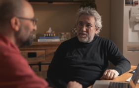 Can Dündar bei sich Zuhause