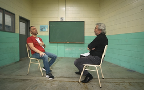 Can Dündar in der Zelle mit Serkan Kurtuluş 
