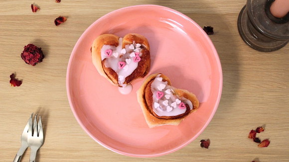 Liebe geht durch den Magen: Herz-Zimtschnecken für den Valentinstag