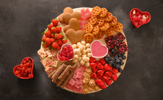 Ein süßes Charcutterie Board zum Valentinstag
