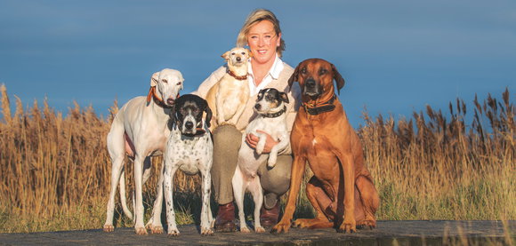 Stephanie Petersen mit Hunden