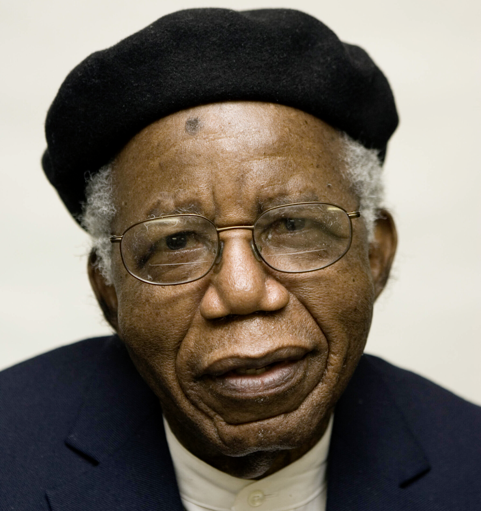 Portrait von Chinua Achebe