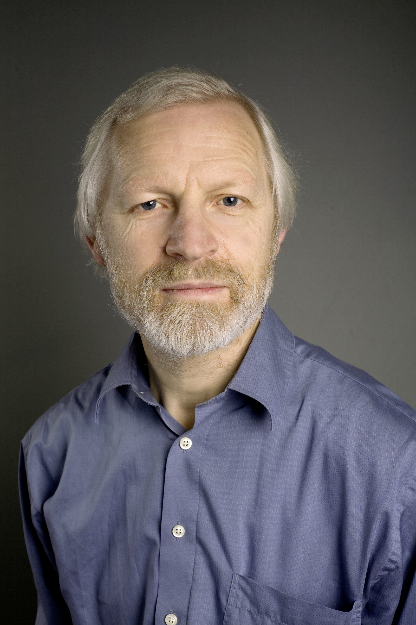 Portrait von Adam Jones
