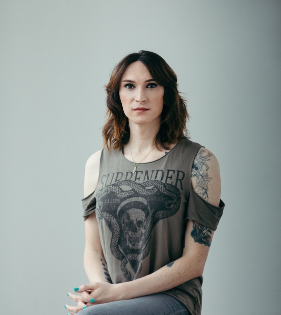 Portrait von Juno Dawson