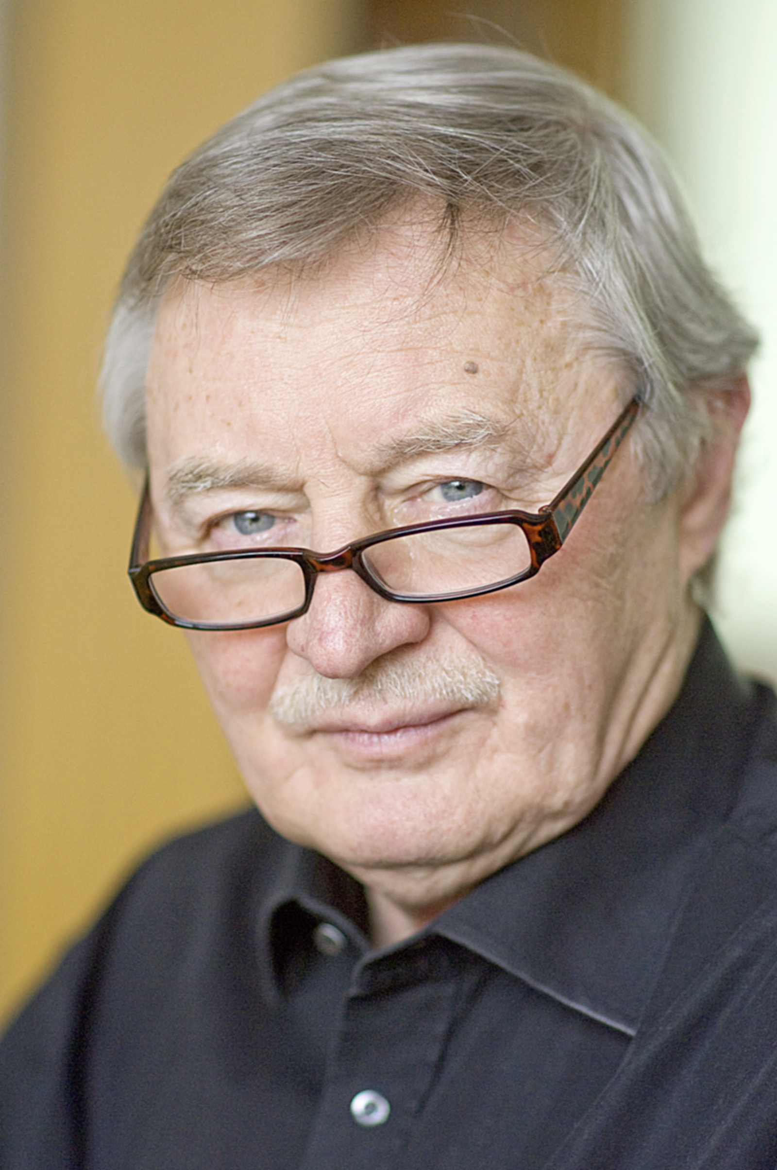 Portrait von Hans Rudolf Vaget