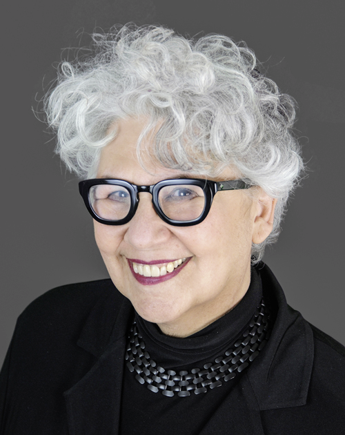 Portrait von Holly-Jane Rahlens