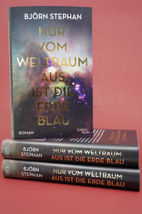 Zusatzmaterial PA 978 3 86971 229 1 innen 012 von The Earth Is Only Blue From Space von Björn Stephan