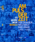Buchcover von Am Puls der Zeit / 50 Jahre WDR: Der Sender: Weltweit nah dran. Band 2 von Dietrich Leder, Klaus Katz, Petra Witting-Nöthen, Ulrich Pätzold, Günther Schulz, Ulrike Ries-Augustin