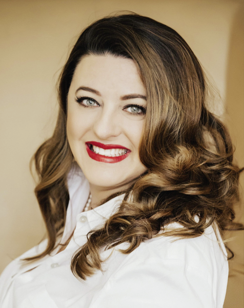 Portrait von Lyssa Kay Adams