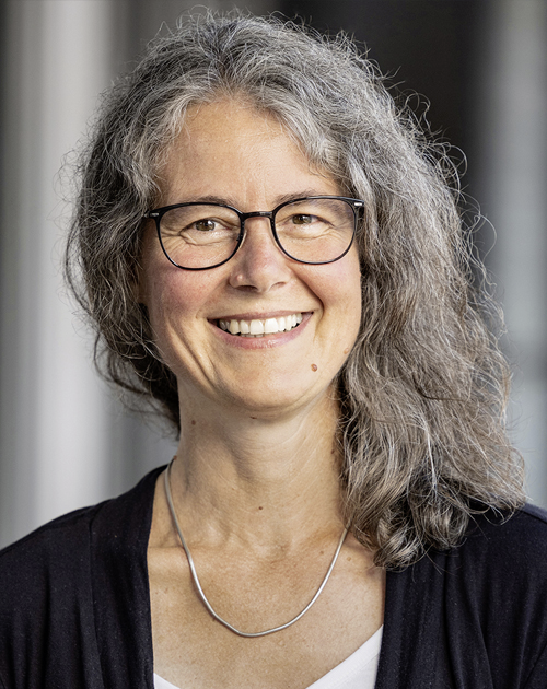Portrait von Katrin Halfmann