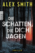 Buchcover von Die Schatten, die dich jagen von Alex Smith