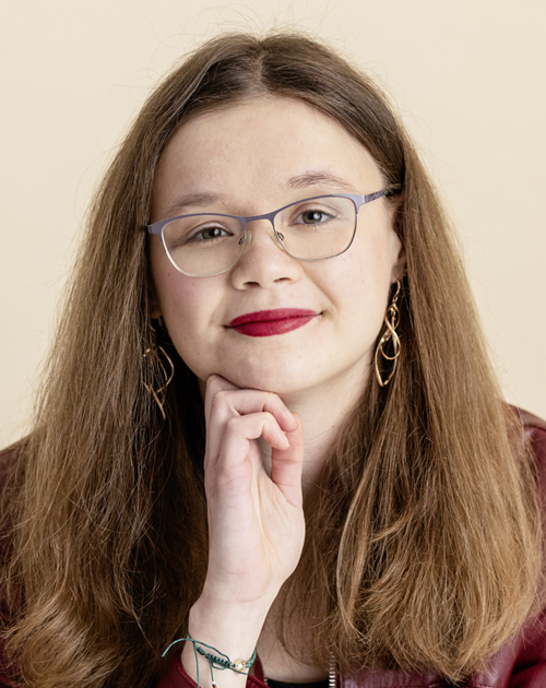 Portrait von Kira König