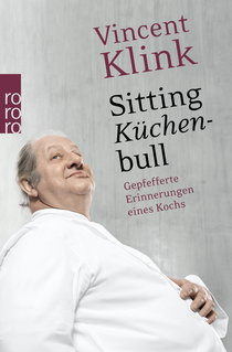 Buchcover von Sitting Küchenbull: Gepfefferte Erinnerungen eines Kochs von Vincent Klink