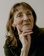 Portrait von Julie Caplin