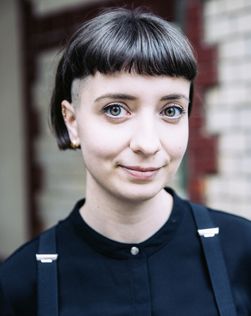 Portrait von Julia Bernhard